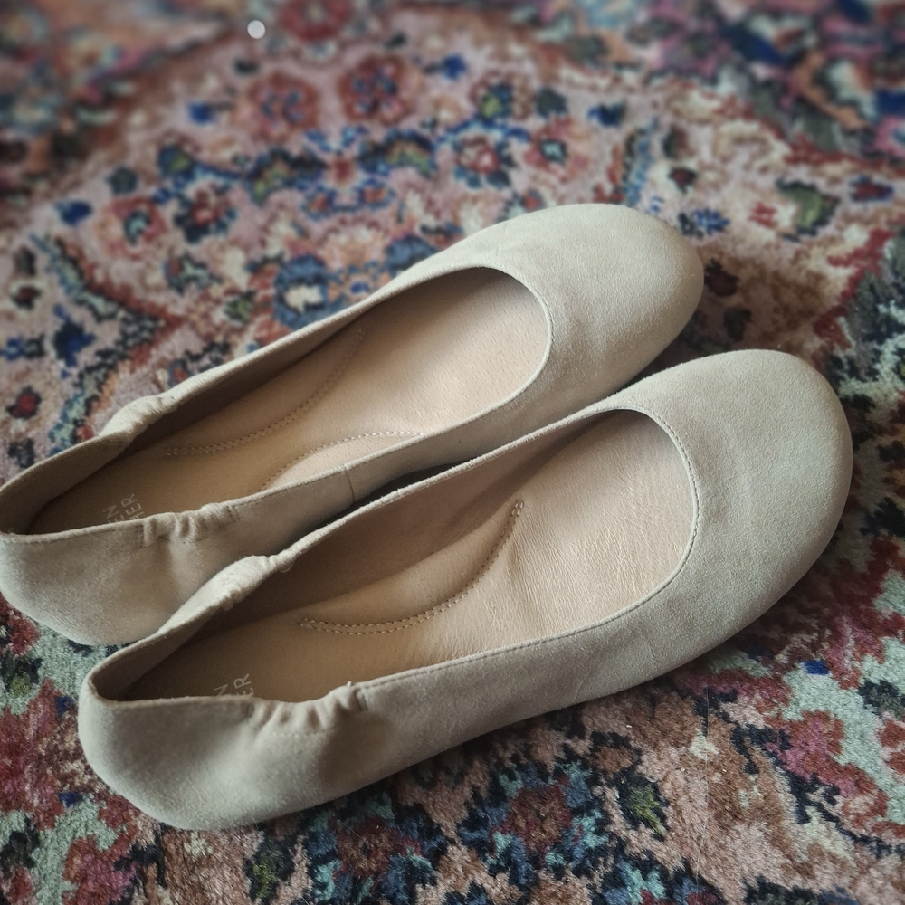 Elegant Tan Women's Ballet Flats